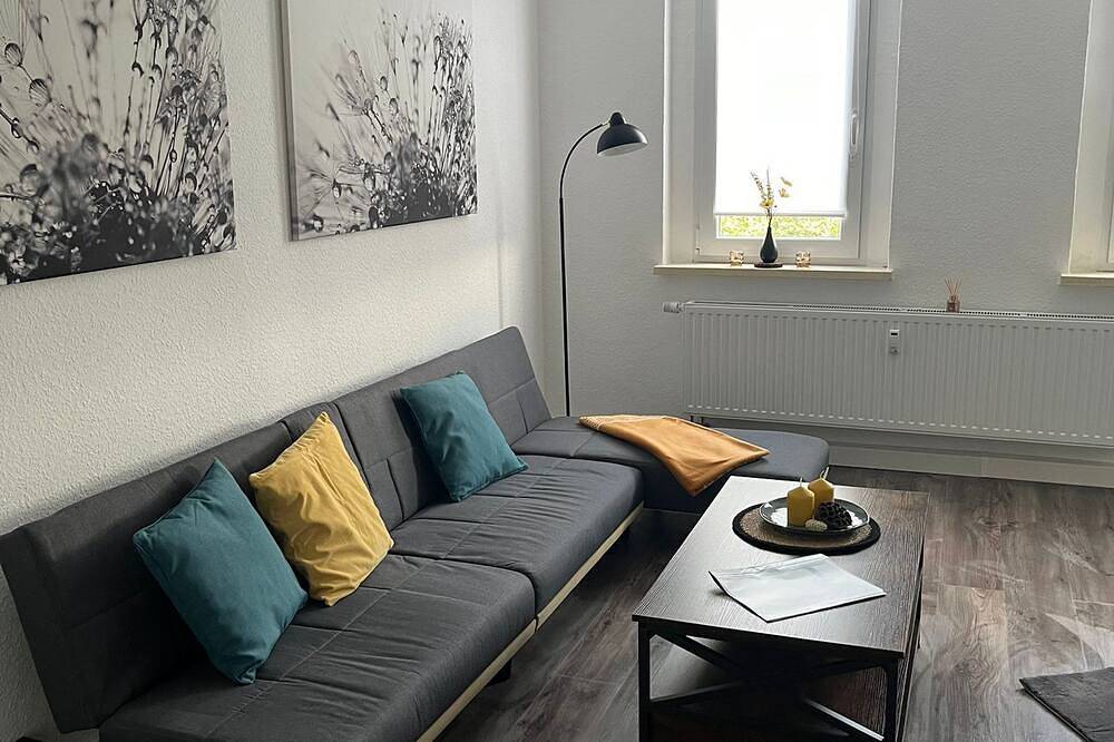 Ganze Wohnung, Große, kürzlich sanierte 4-Zimmer Ferienwohnung / Monteurwohnung in Crimmitschau, Chemnitz und Umgebung