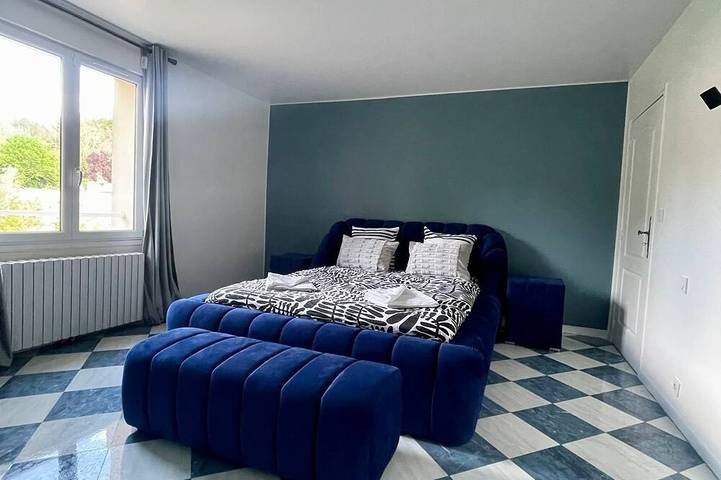 Villa familiale piscine privée 8pers à 20 min de Fontainebleau in Melun, Seine-et-Marne
