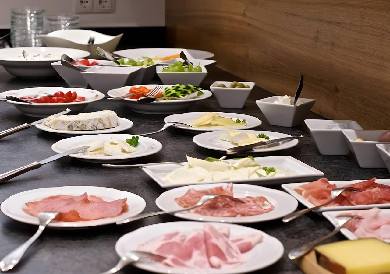 Zimmer 'Moriggl Zimmer Seilschaft' mit Bergblick, gemeinsamer Terrasse und Wlan in Burgeis, Mals