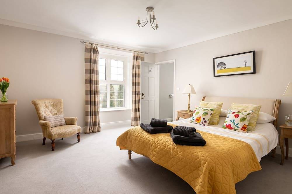 Fron Dderw, pet friendly, character holiday cottage in Bala in Bala, Snowdonia