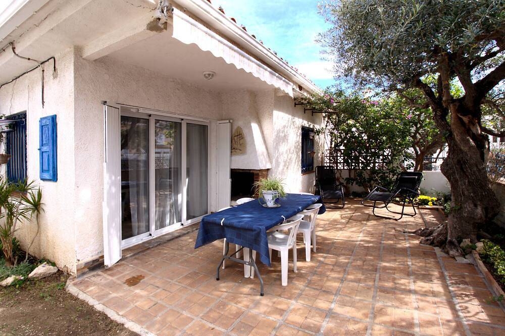 Casa adosada con jardin y barbacoa a dos pasos de la playa in Torredembarra, Costa Dorada