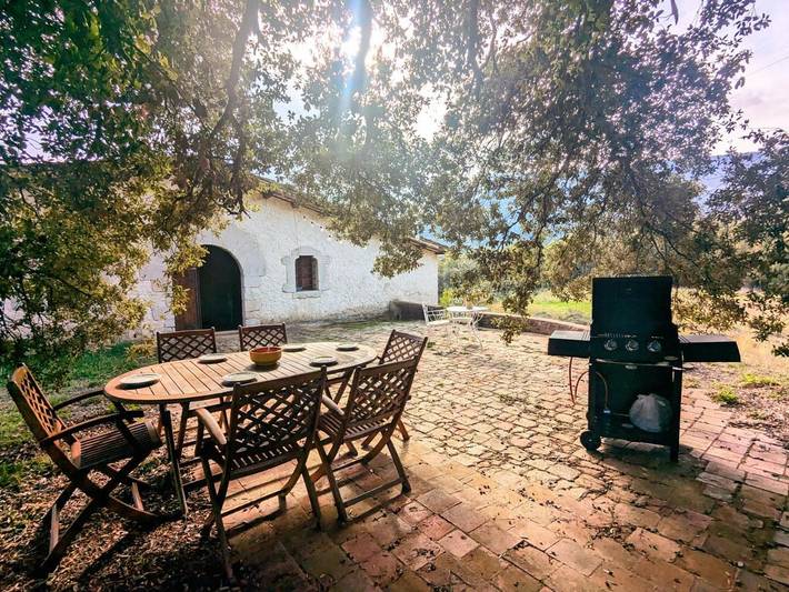 Casa rural para 6 personas, con jardín además de vistas y piscina en Garrotxa