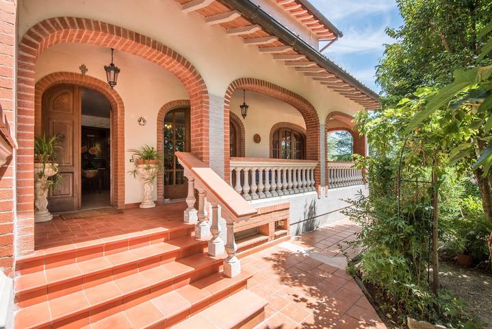 Dom wakacyjny dla 8 osób, z Balkon i Ogród oraz Widok na jezioro w Prowincja Florencja