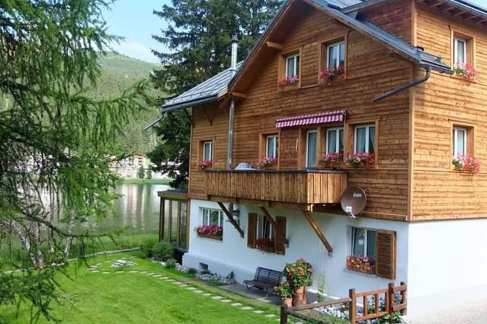 Ganze Wohnung, Alte Schmiede 1.Stock Appartement/Fewo, Bad, Wc, 3 Schlafräume 5-Bettwohnung in Arosa, Plessur Alpen