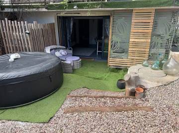 Gîte pour 5 personnes, avec jacuzzi et jardin, animaux acceptés dans l' Hérault