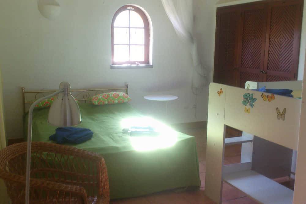 Sehr schöne Quinta auf parkähnlichem Gelände mit Meerblick in Moncarapacho, Parque Natural da Ria Formosa