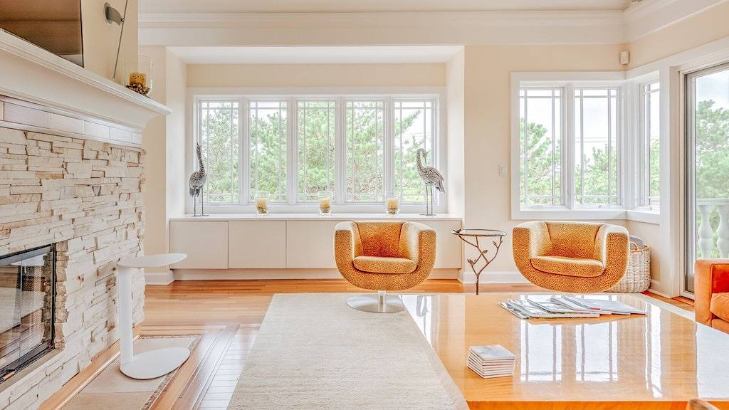 Bordering 130 Acre Preserve, Heated Gunite Pool, Eat-In Chefs Kitchen in Napeague, North Fork