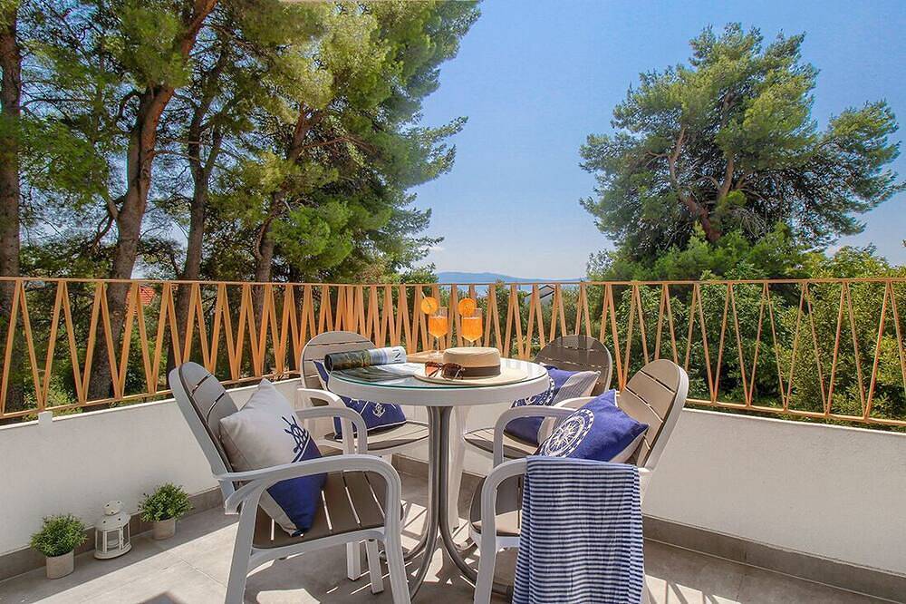 Cijeli apartman, ☼New & sunny apartment with balcony, parking space, bicycles & 3 min to beach☼ in Babićeva plaža, Zaostrog