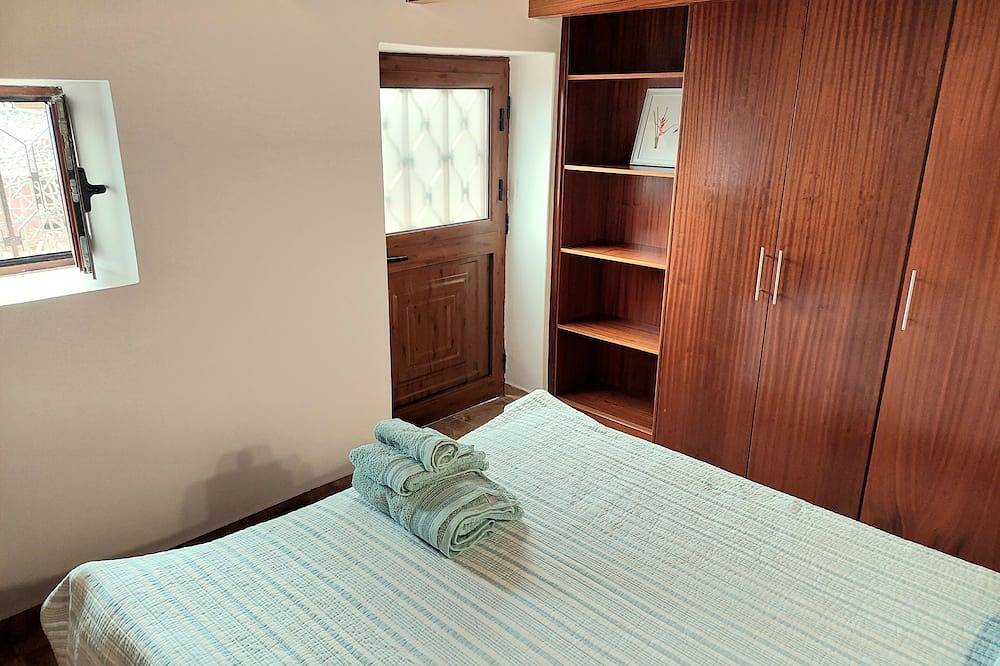 Casa Caramelo Rustic House in Isla de Madeira
