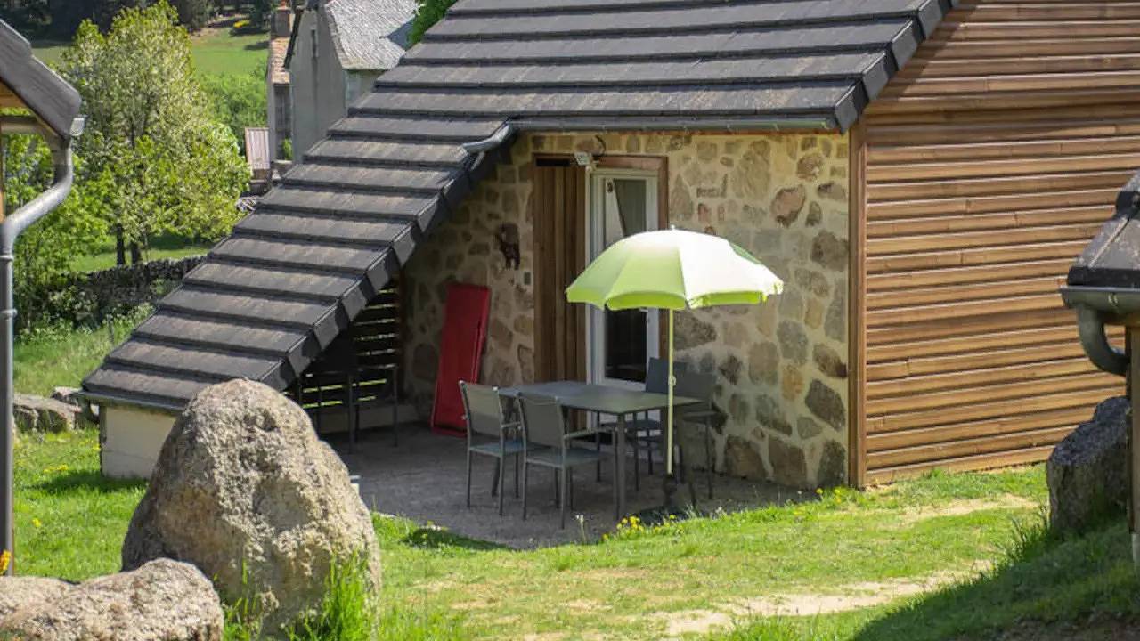 Appartement de vacances entier, Appartement confortable avec parking gratuit, terrasse et équipements modernes in Peyre-en-Aubrac, Région de Mende