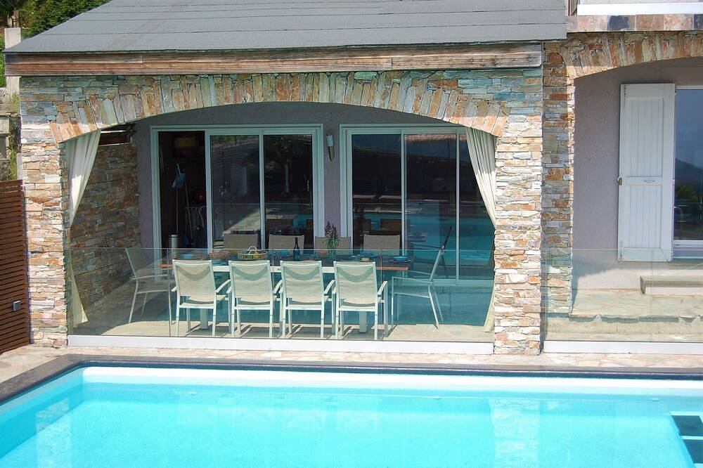 Gran Villa Con Aire Acondicionado (4 *) - Vista Al Mar 180 ° - Piscina Climatizada - 3 Baños - 7 Dormitorios in Sisco, Cap Corse
