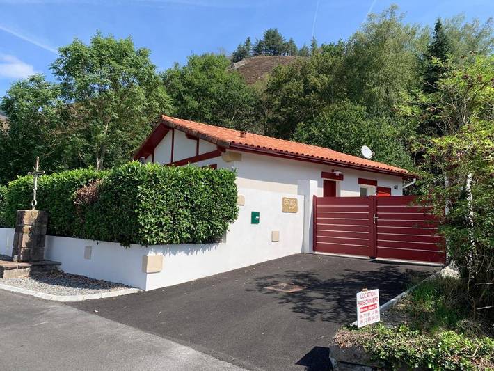 Location de vacances pour 5 personnes, avec jardin et vue à Aldudes
