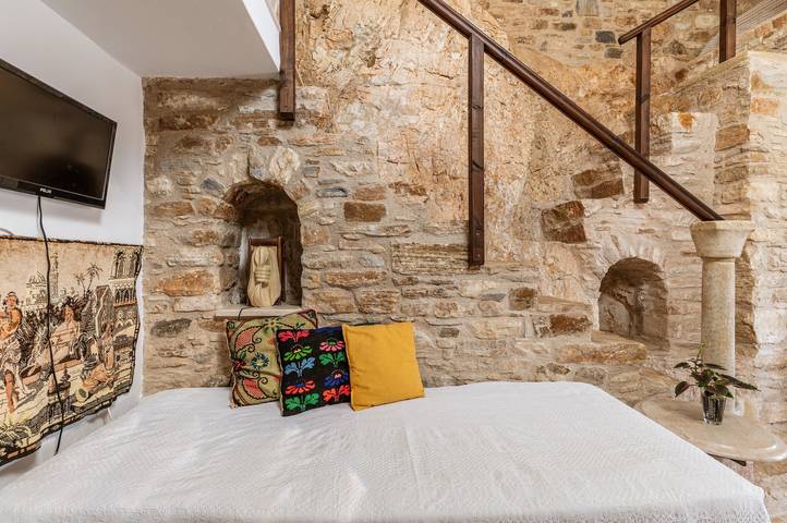 Ganze Wohnung, Ferienwohnung 'Vrahos Tinos' mit gemeinsamer Terrasse, Wlan und Klimaanlage in Tínos
