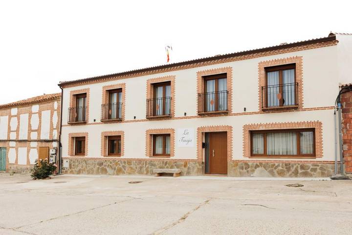 Casa rural para 12 personas, con piscina y jardín en La Moraña