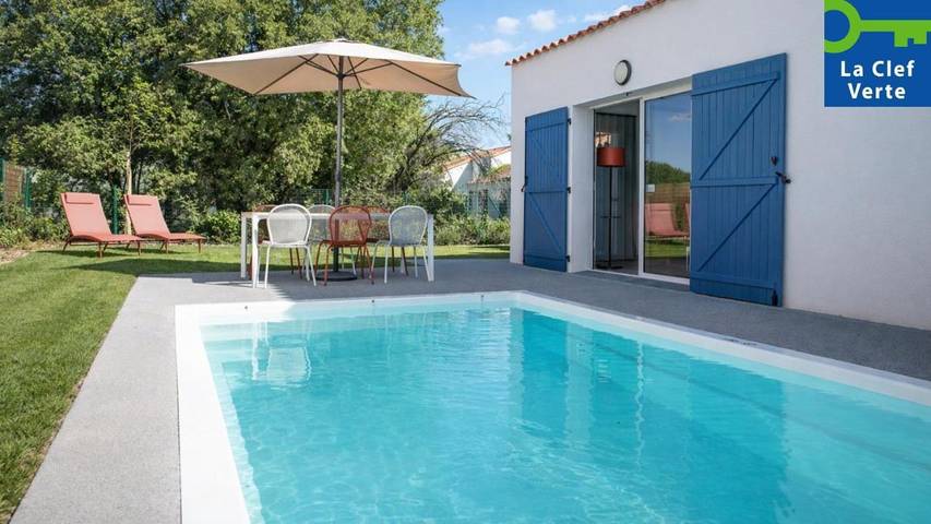 Appart’hôtel pour 6 personnes, avec piscine ainsi que jardin et vue