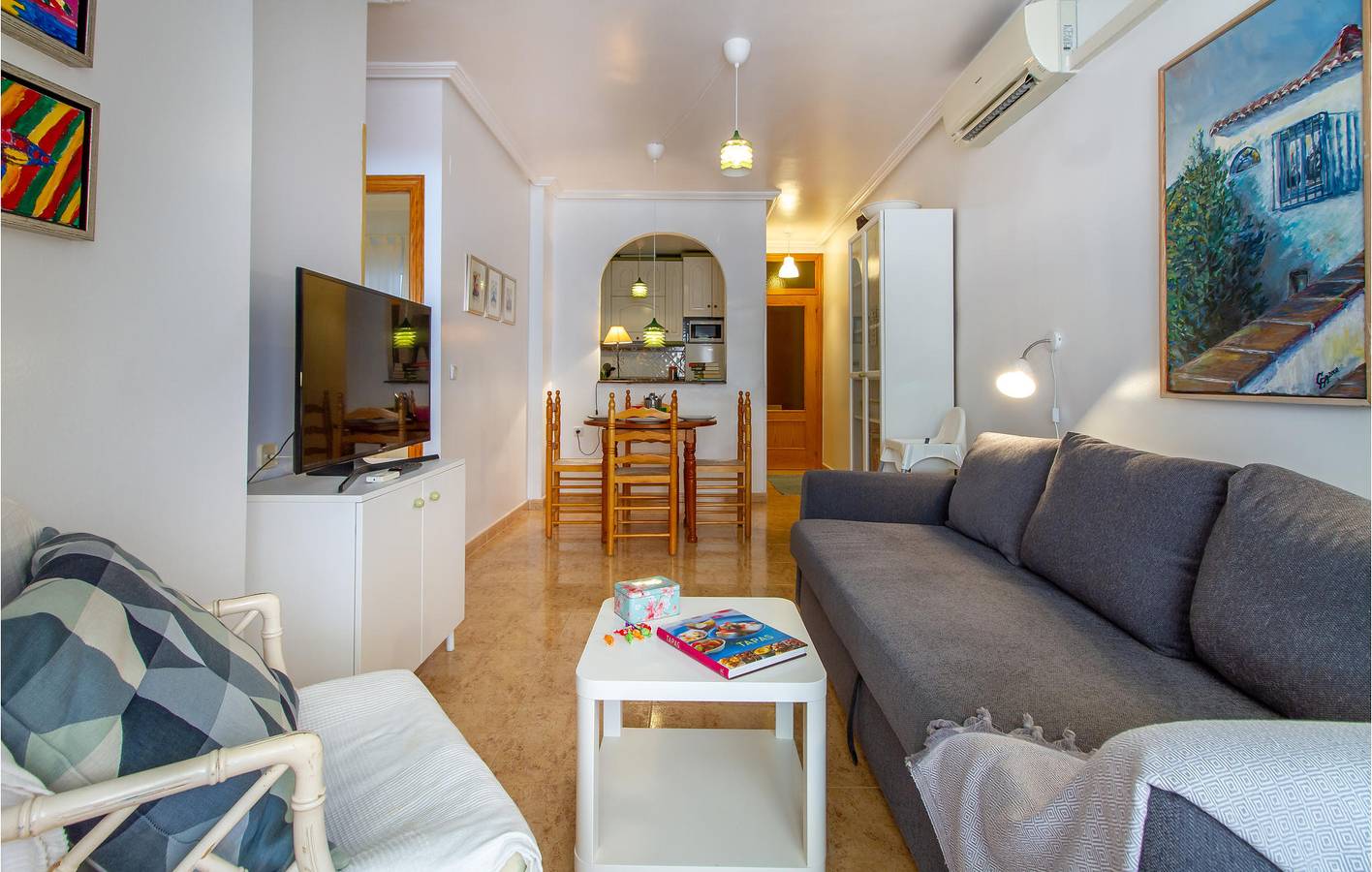 Apartamento vacacional entero, Apartamento de vacaciones junto a la playa con comodidades. in Torrevieja Centro, Torrevieja