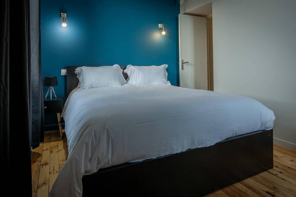 Entire apartment, Apartment 4 persons air-conditioned 1 bedroom + sofa bed Puy de Cômes 203 in Châtel-Guyon, Volcans d'Auvergne Regional Nature Park