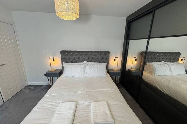 Spacious Open-Plan Modern House w/ Garden&Parking in Filton, Süd Gloucestershire