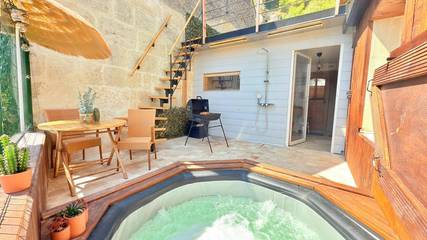 Location de vacances pour 10 personnes, avec terrasse ainsi que sauna et vue dans Les Roches-l'Évêque