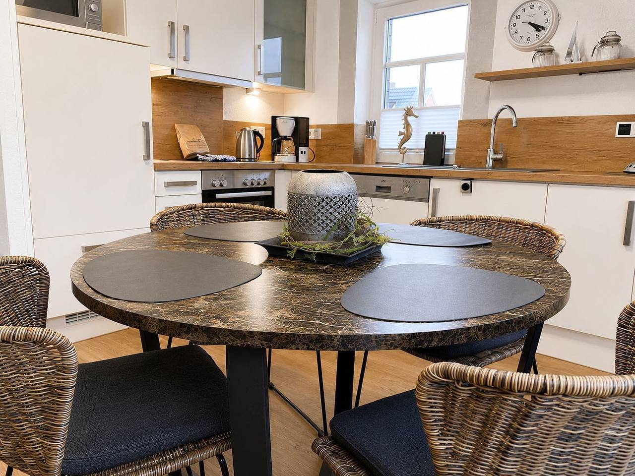 Apartamento entero, Komfortable Ferienwohnung mit Balkon, Garten und moderner Ausstattung in Strand Norddeich, Norddeich