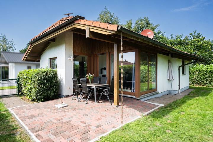 Ferienhaus für 4 Personen, mit Terrasse und Garten in Jade
