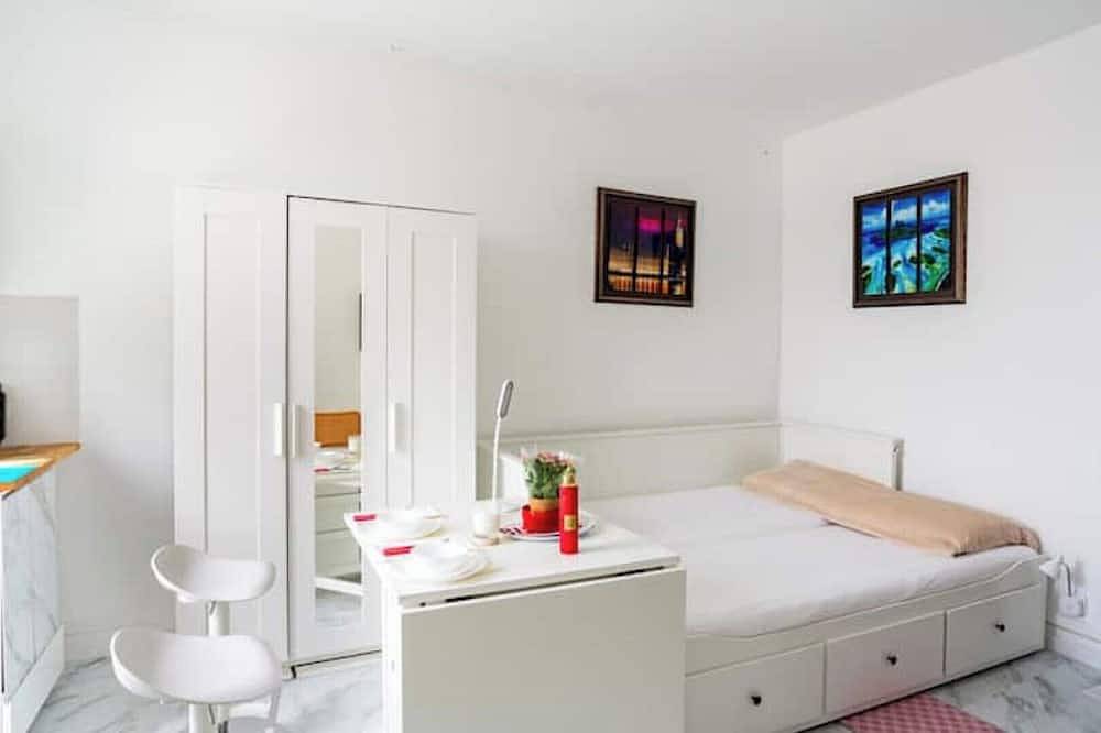 Apartamento entero, Paris Tourist Apartment, France, Private Stay for you and Your Family ? in Stains, Sena-Saint Denis