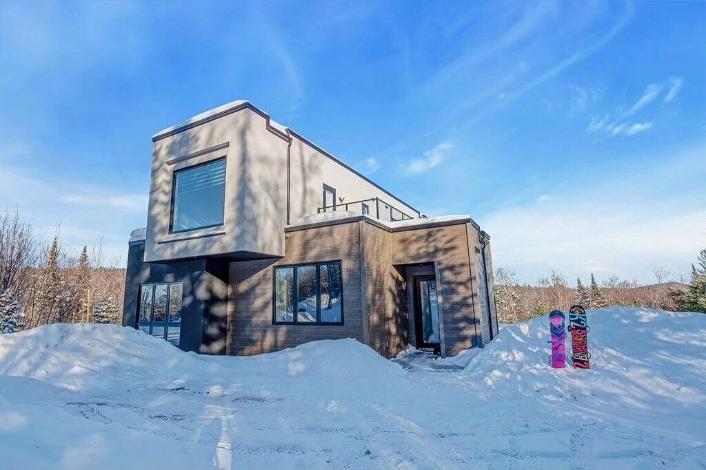 Mont Tremblant -Neu Gebaut Wunderschöne 2.300 Sf zu vermieten! Pool / Whirlpool. Sehr privat! in La Conception, Québec