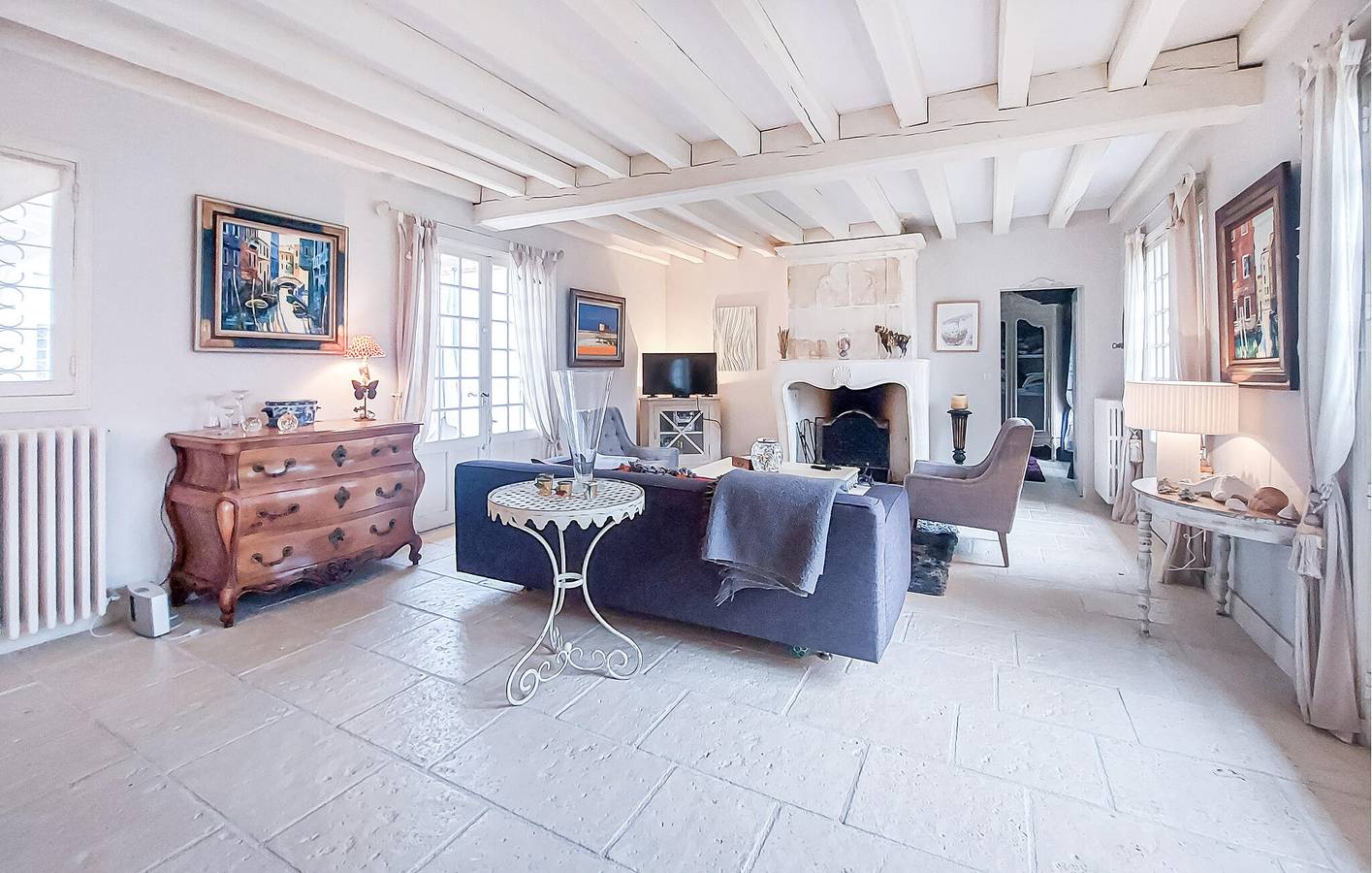 Charming Beachside Apartment with Pool & Garden in La Palmyre, Les Mathes