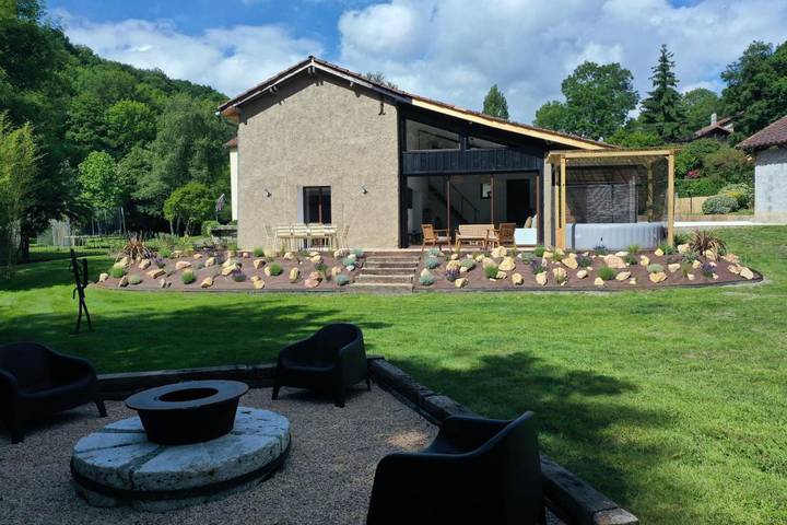 Gîte pour 8 personnes, avec jacuzzi et jardin dans Sarp