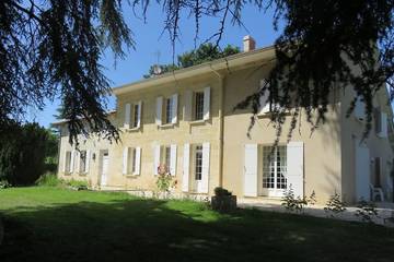 Location de vacances pour 10 personnes, avec jardin à Sainte-Terre