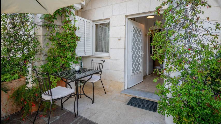 Ferienwohnung für 2 Personen, mit Pool und Balkon/Terrasse, mit Haustier in Lovran