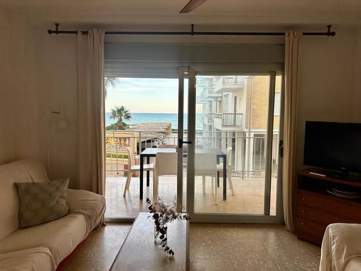 Gîte pour 8 personnes, avec Balcon et Terrasse ainsi que Piscine et Vue dans Mareny Blau
