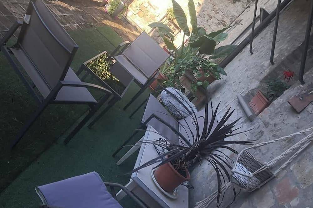 Entire apartment, Cozy detached house in the historic center of Umbertide indoor garden in Umbertide, Valtiberina