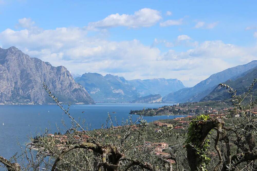 Schöne Wohnung mit Hof und Garten in Brenzone, Gardasee-Berge