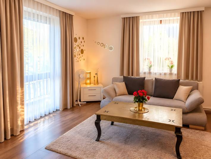 Ganze Wohnung, Apartment 'Golden Base' mit Bergblick, WLAN und Klimaanlage in Karawanken und Bachergebirge, Villach
