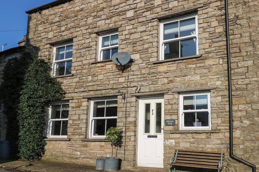 Hillside View, pet friendly, with open fire in Hawes in Hawes, Yorkshire Dales National Park