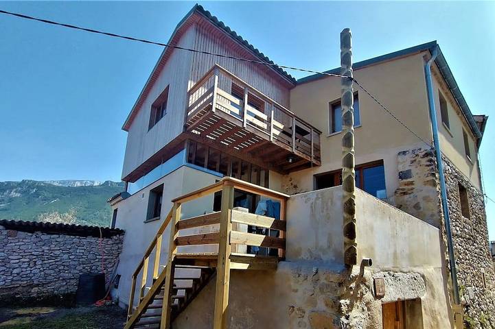 Gîte pour 8 personnes, avec jardin et balcon dans Saint-Roman