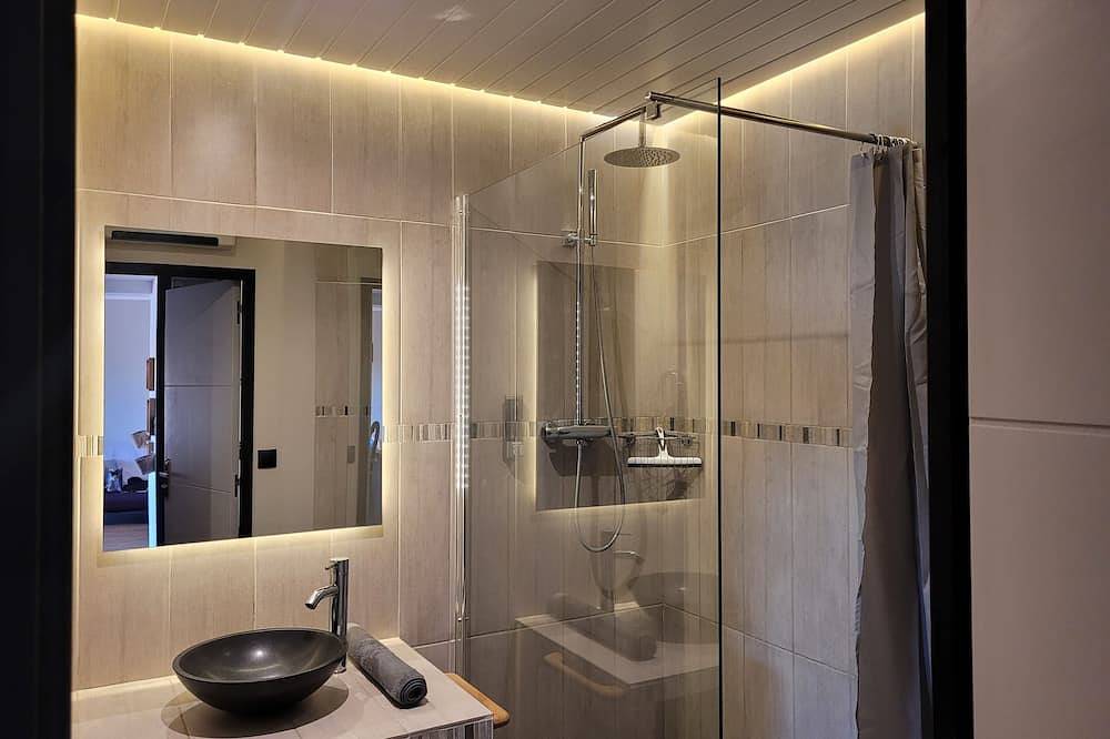 Entire apartment, Magnificent apartment in the center of town in Salon-de-Provence, Aix-en-Provence region