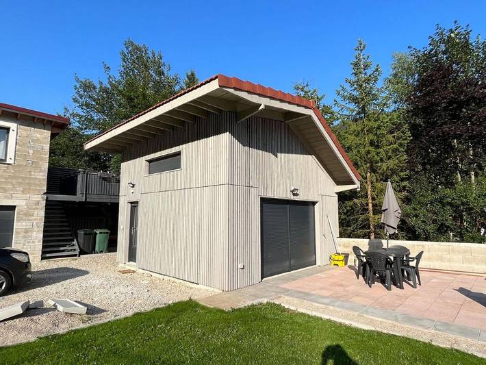 Location de vacances pour 3 personnes, avec vue ainsi que terrasse et piscine à Jougne