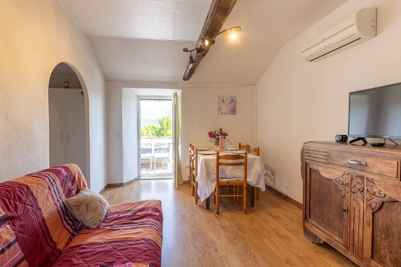 Maison de vacances 'La Magnannerie' avec vue sur les montagnes, piscine partagée et climatisation in Gravières, Parc naturel régional des Monts d'Ardèche