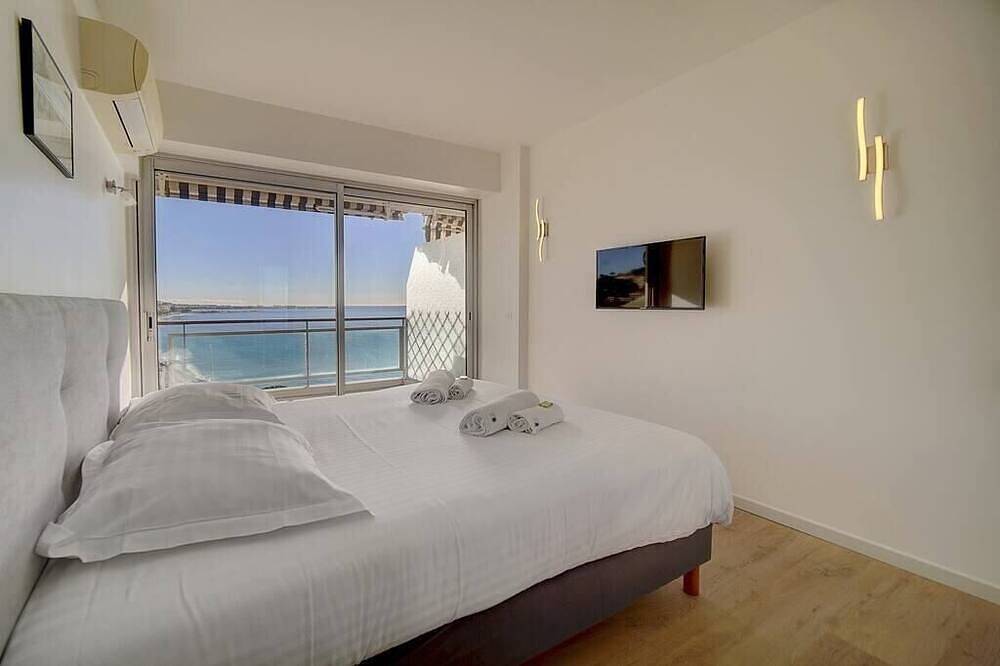 Entire apartment, Upstays Terrace Lerins View 55m² Apartment in Cannes La Bocca, Cannes