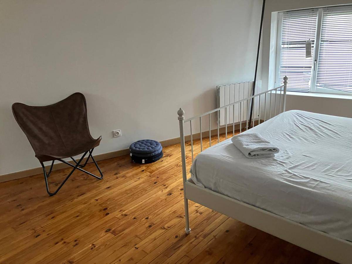 Appartement de vacances entier, Double Room with Shared Bathroom in Saint-Genis-Laval, Lyon et ses environs