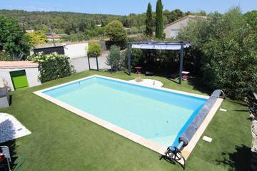 Gîte pour 4 personnes, avec piscine et terrasse à Azillanet