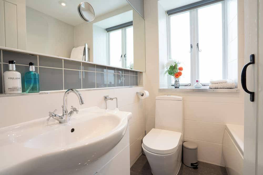 ✨ Cosy Corner Cottage – A Cosy Hideaway in the Peak District 🏡 in Baslow and Bubnell, Derbyshire