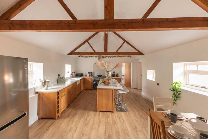 Vacation rental for 10 people, with Yard and Lake view as well as View in Sherwood Forest