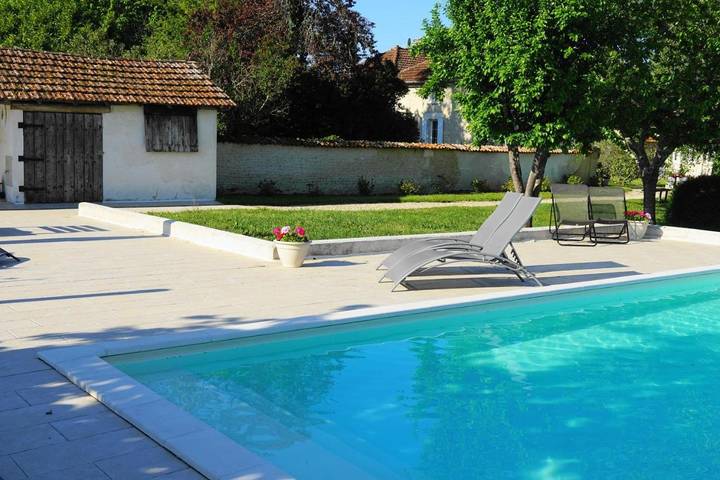 Chambre d’hôte pour 2 personnes, avec piscine ainsi que vue et jardin