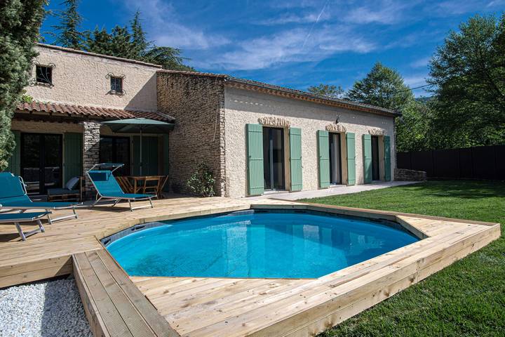 Maison de vacances pour 6 personnes, avec jardin ainsi que piscine et terrasse, adapté aux familles à Fontaine-de-Vaucluse