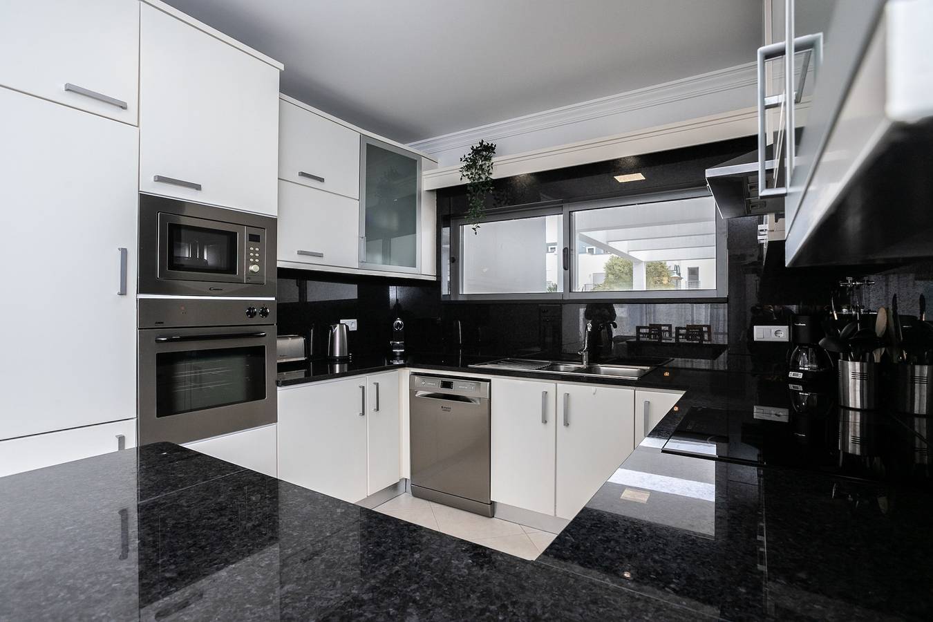 Moradia c/ Piscina Privada • 2min Praia da Lota • Vista Mar • Bbq • Wi-Fiby Algarvemanta (16V3) in Praia da Lota, Manta Rota