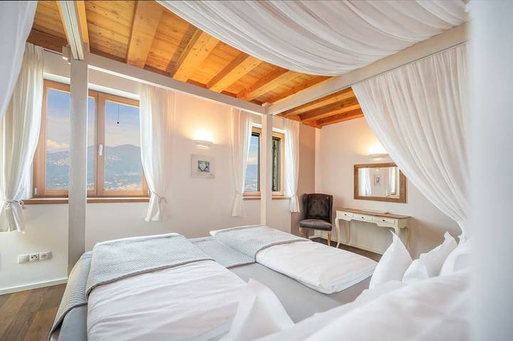 Villa für 12 Personen, mit Garten und Sauna sowie Whirlpool am Gardasee - 4