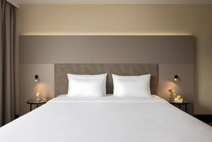 Hotel voor 2 personen, with Whirlpool and Terras as well as Tuin and Zwembad in Hoofddorp